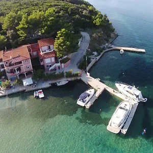 Zala Matusan Supetarska Draga