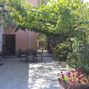 2* Affittacamere Familija Tariba